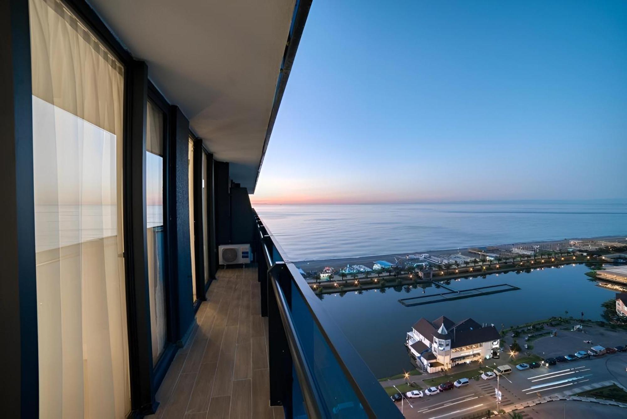 Orbi City Hotel Batumi Exteriör bild